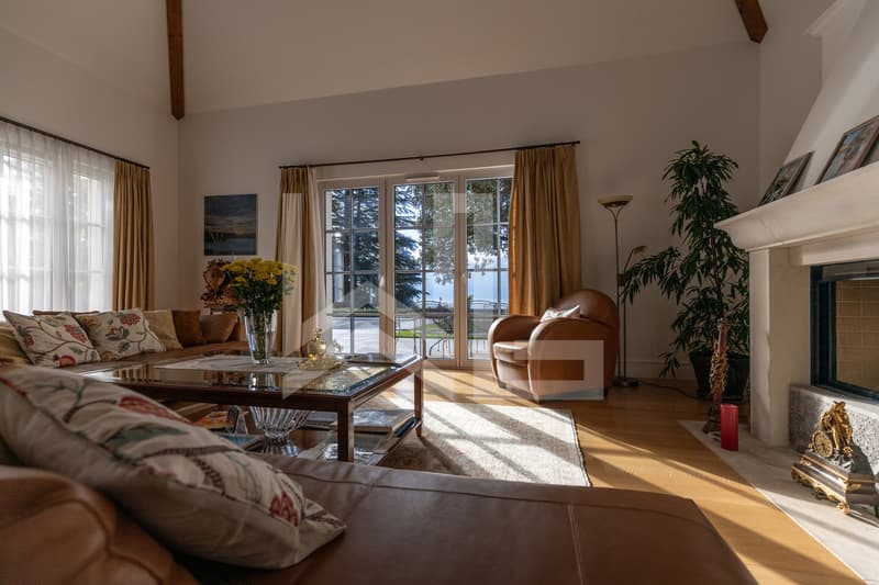 Élegante propriété discrète au bord du lac, proche centre Rolle (5)