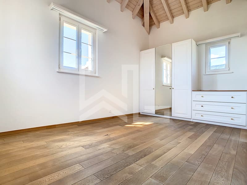 Propriété avec appartement attenant et piscine intérieure (9)