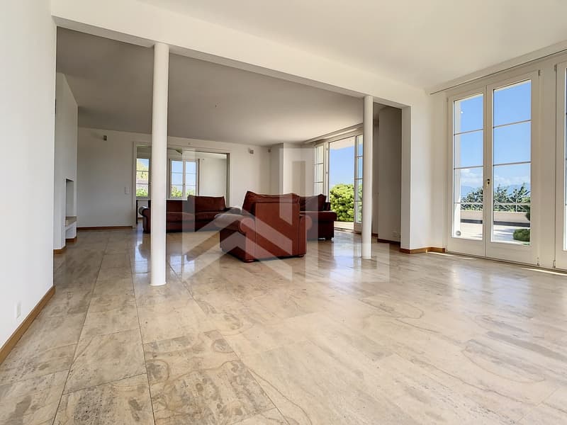 Propriété avec appartement attenant et piscine intérieure (5)