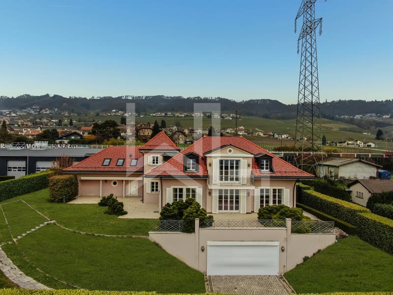 Propriété avec appartement attenant et piscine intérieure (11)
