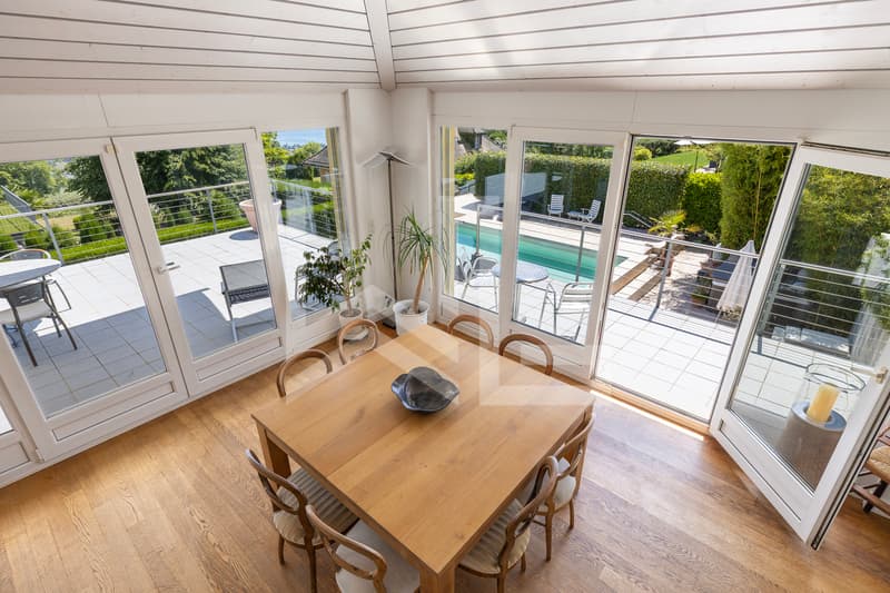 Superbe propriété contemporaine avec vue panoramique (8)