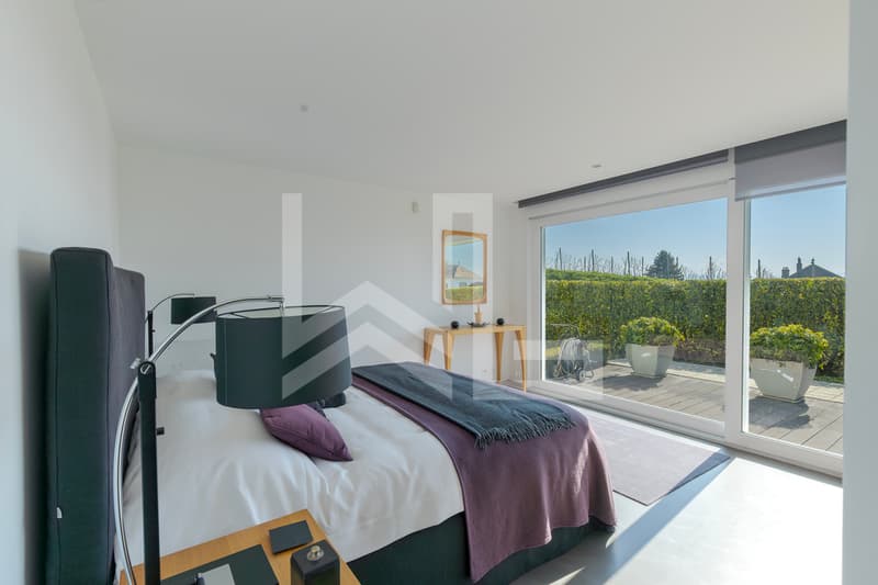 Villa contemporaine d'exception avec panorama spectaculaire sur le lac (9)