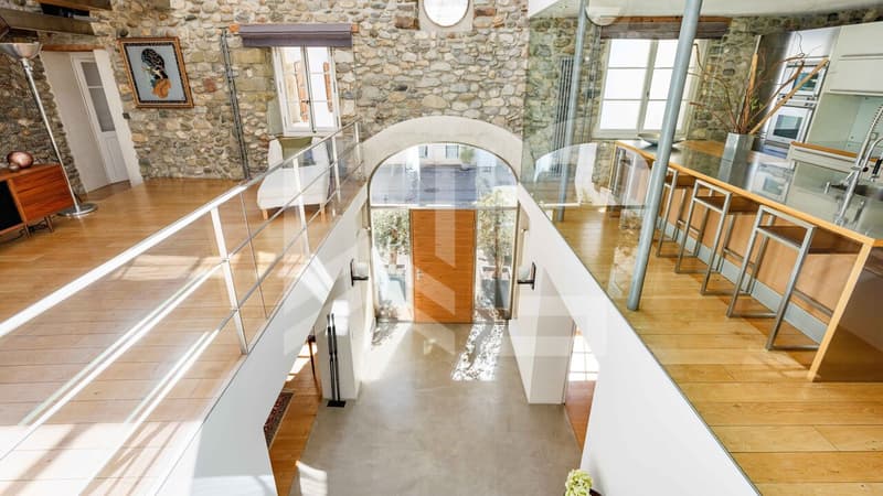 UNE PROPRIÉTÉ AU CARACTÈRE ARCHITECTURAL UNIQUE (3)
