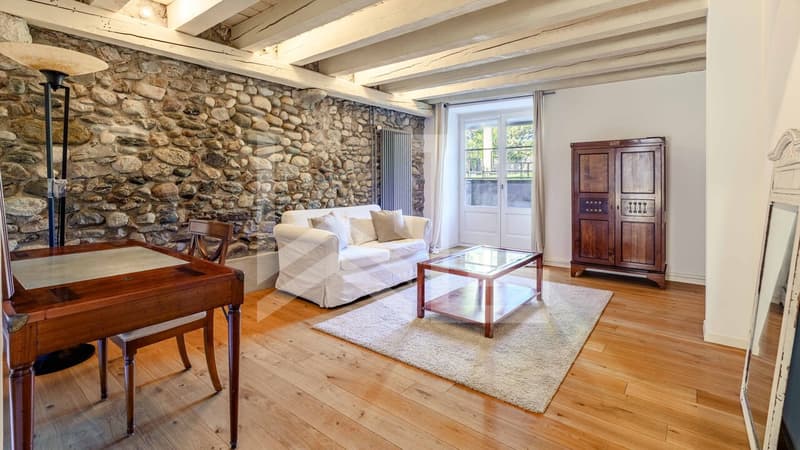 UNE PROPRIÉTÉ AU CARACTÈRE ARCHITECTURAL UNIQUE (10)