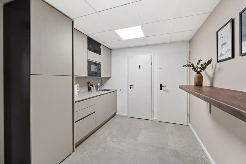 Très beau bureau moderne et équipé à Florissant (12)