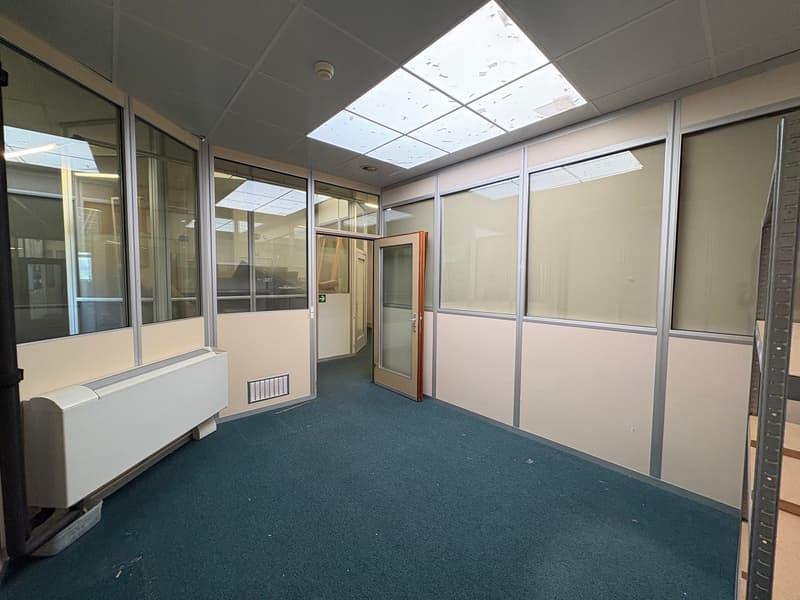 Local commercial avec espace de stockage séparé– Zone Industrielle de Romanel-sur-Morges (2)