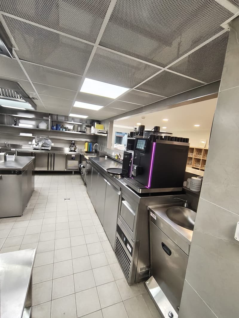 Restaurant clé en main à louer dans une résidence neuve à deux pas de la Gare (2)