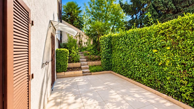 Maison familiale en demi-niveaux avec jardin arboré (30)