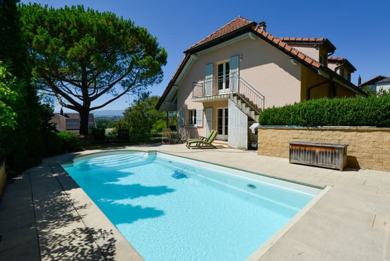 Magnifique et spacieuse villa de 7.5 pièces avec piscine (4)