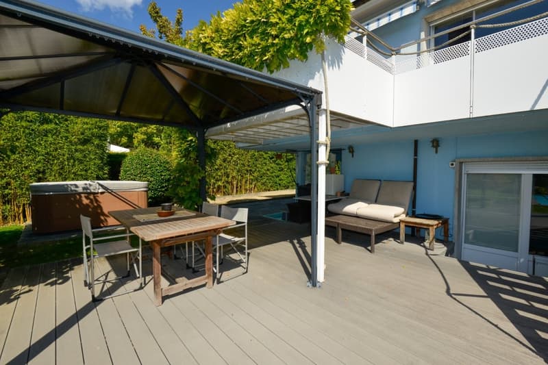 Magnifique situation pour cette propriété avec villa individuelle et piscine (5)