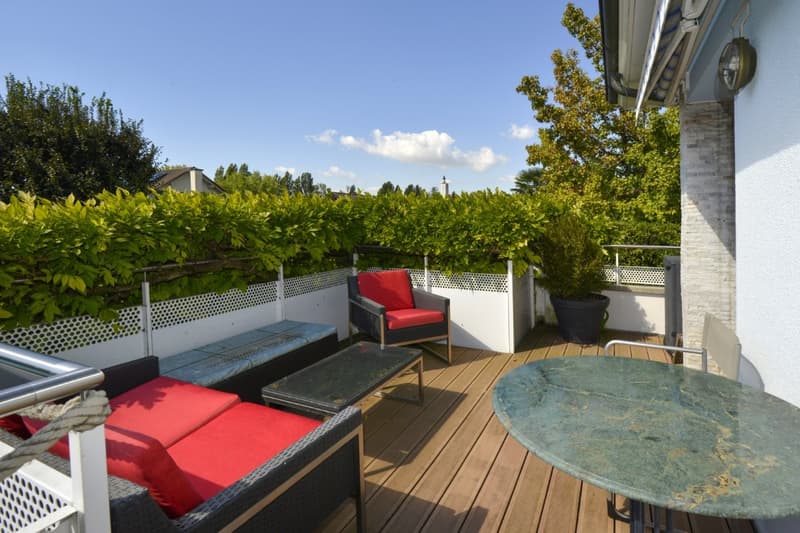 Magnifique situation pour cette propriété avec villa individuelle et piscine (6)