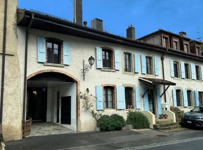 APPARTEMENT EN TRIPLEX DANS UNE BELLE MAISON VIGNERONNE (25)