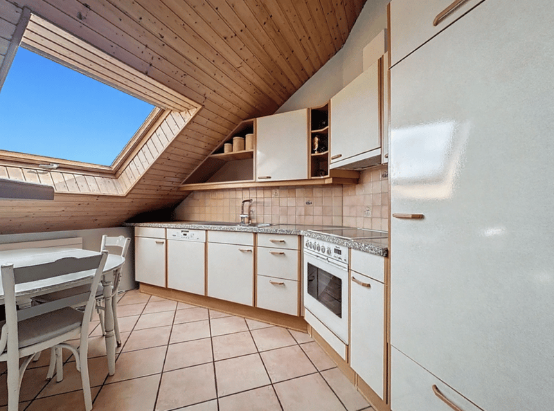 APPARTEMENT EN DUPLEX DE 5 PIÈCES AVEC BALCON ET PLACES DE PARC INTÉRIEURE ET EXTÉRIEURE (6)
