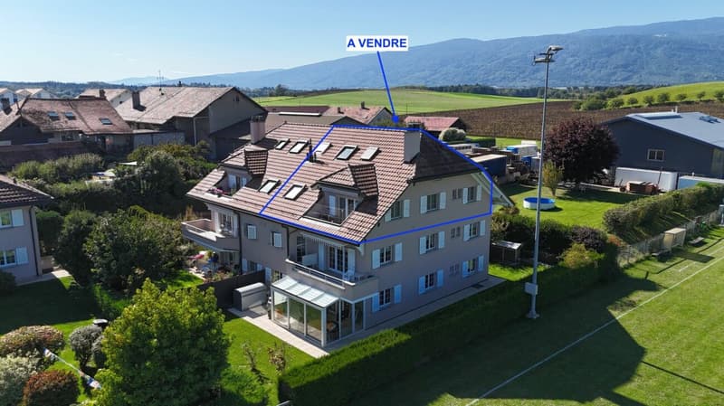 APPARTEMENT EN DUPLEX DE 5 PIÈCES AVEC BALCON ET PLACES DE PARC INTÉRIEURE ET EXTÉRIEURE (3)
