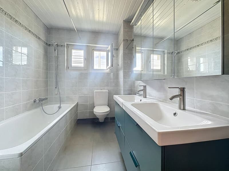APPARTEMENT EN DUPLEX DE 5 PIÈCES AVEC BALCON ET PLACES DE PARC INTÉRIEURE ET EXTÉRIEURE (16)