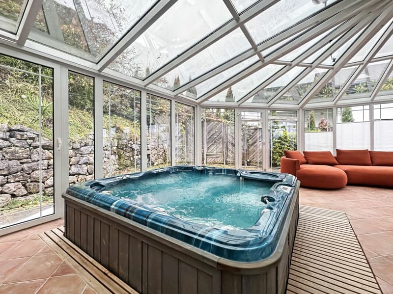 LUXUEUX APPARTEMENT AVEC VUE SUR LE LAC ET TOUT PROCHE DU PORT DE PLAISANCE (9)