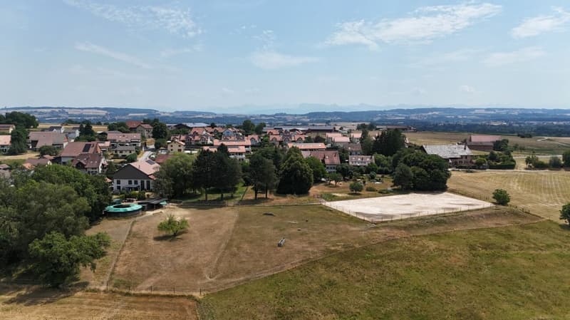 PROPRIETE ATYPIQUE SUR PLUS DE 6'000 M2 EN COURS DE RÉNOVATION, NON SOUMISE A LA LDFR (12)