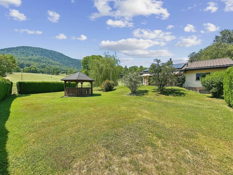 VILLA INDIVIDUELLE DE PLAIN-PIED EN BORDURE DE ZONE AGRICOLE AVEC UN RUISSEAU (2)