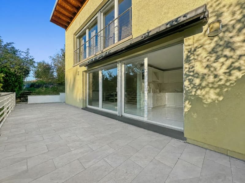 APPARTEMENT DE 3,5 PIÈCES DE 97 M2 AVEC TERRASSE ET 2 PLACES DE PARC. (8)