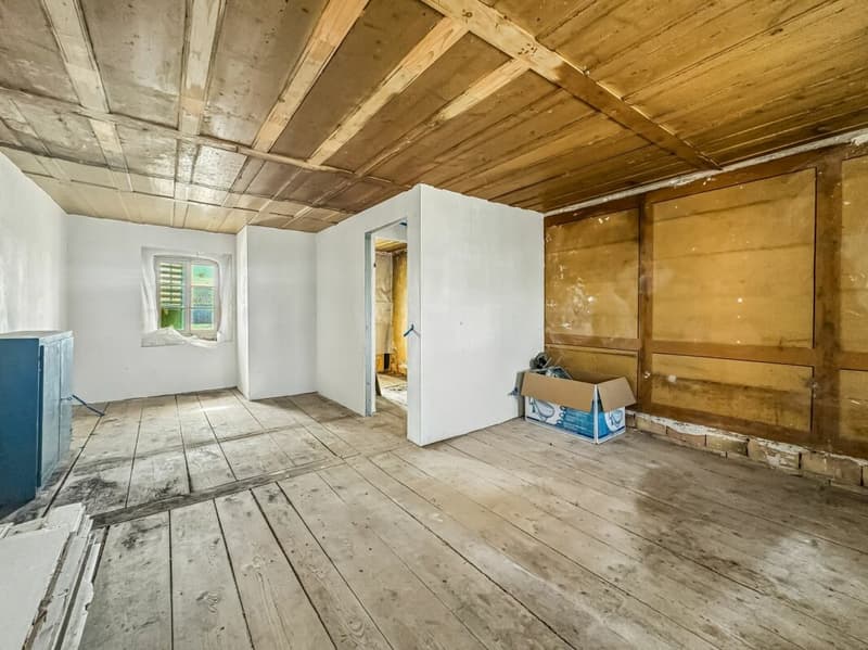 MAISON FRIBOURGEOISE A TRANSFORMER EN 2 APPARTEMENTS AVEC PERMIS DE CONSTRUIRE POUR AGRANDISSEMENT (6)