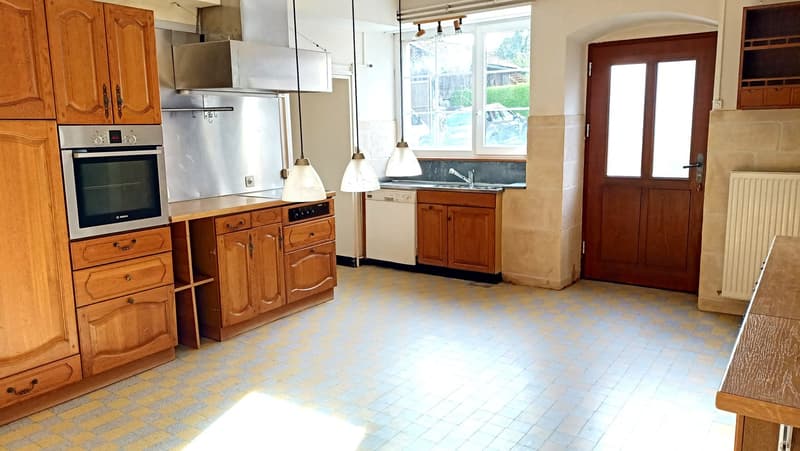 Schönes Bauernhaus mit zwei Wohnungen von 300 m2 und 220 m2 Scheune und Paddock (20)