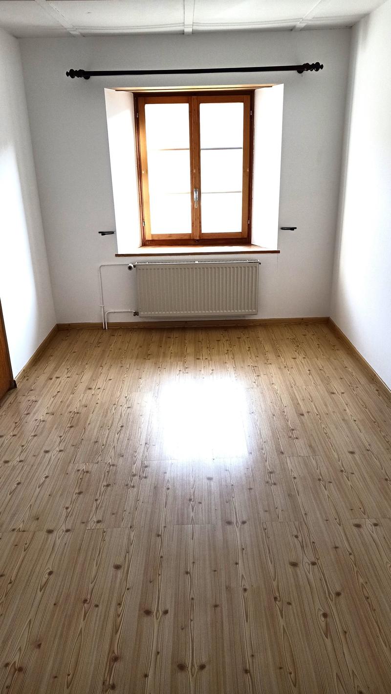 Schönes Bauernhaus mit zwei Wohnungen von 300 m2 und 220 m2 Scheune und Paddock (23)