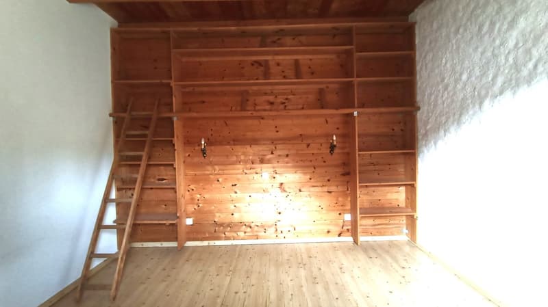 Schönes Bauernhaus mit zwei Wohnungen von 300 m2 und 220 m2 Scheune und Paddock (30)