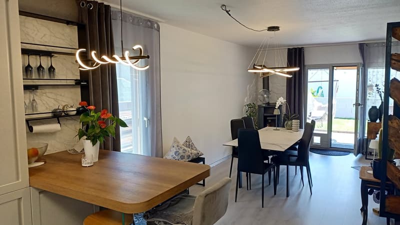 Jolie villa mitoyenne avec 2 terrasses et jardin (6)