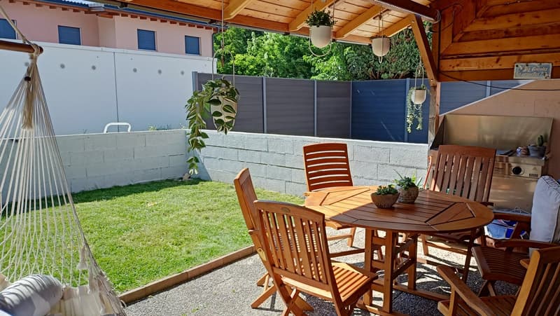 Jolie villa mitoyenne avec 2 terrasses et jardin (2)