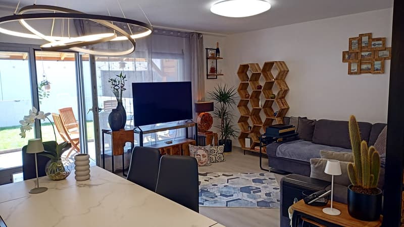 Jolie villa mitoyenne avec 2 terrasses et jardin (5)