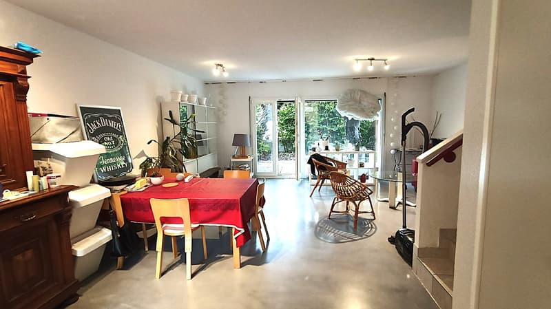 Jolie villa mitoyenne avec 2 terrasses est et ouest et jardin – Disponible immédiatement (5)