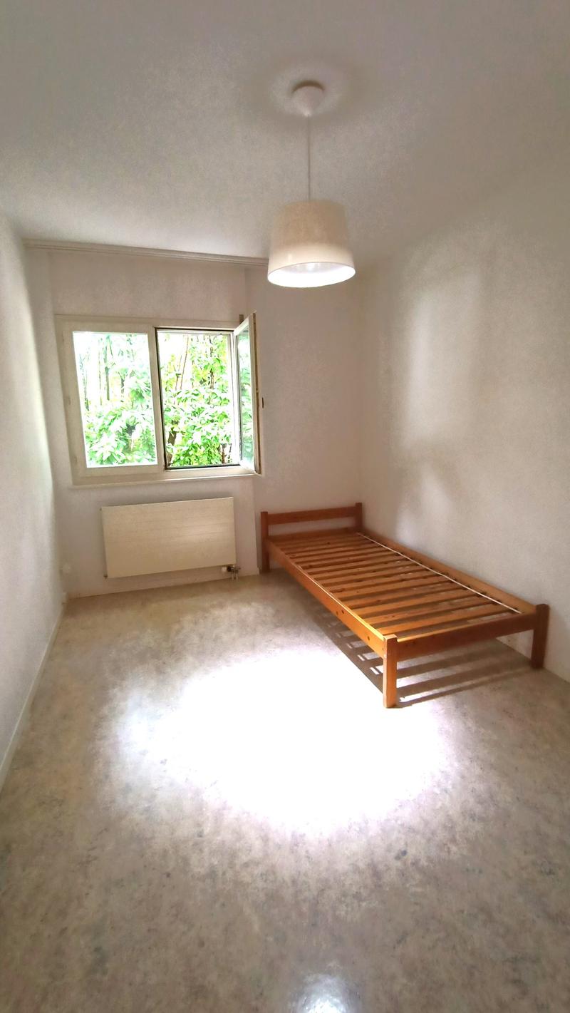Jolie villa mitoyenne avec 2 terrasses est et ouest et jardin – Disponible immédiatement (10)