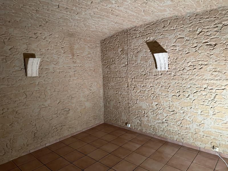 empty room, stone walls, tiled floor, light fixtures