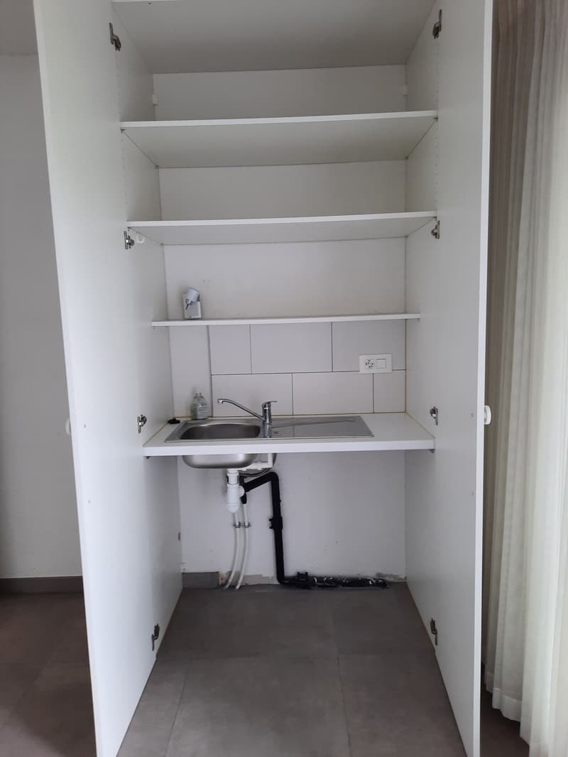 Joli local de 3 pces convenant pour un bureau ou pour un thérapeute (5)