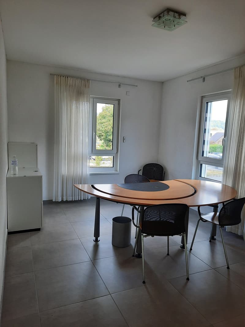 Joli local de 3 pces convenant pour un bureau ou pour un thérapeute (7)
