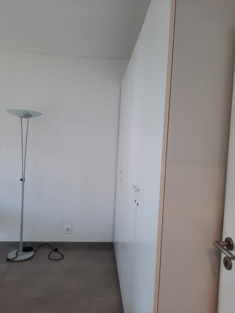 Joli local de 3 pces convenant pour un bureau ou pour un thérapeute (8)