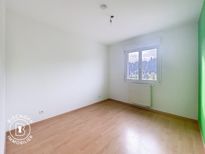 empty room, wooden floor, white walls, green wall, double glazed window, radiator, power outlet