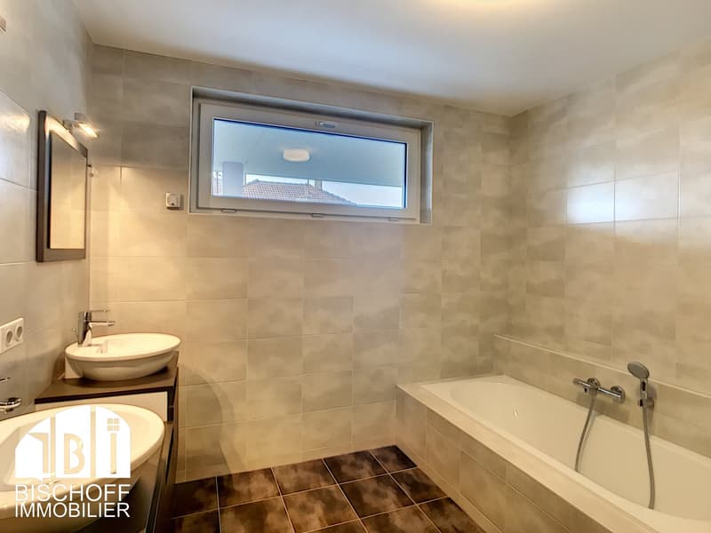 Helle 4-Zimmer-Wohnung mit Balkon und Aufzug in Village-Neuf – sofort verfügbar! (21)