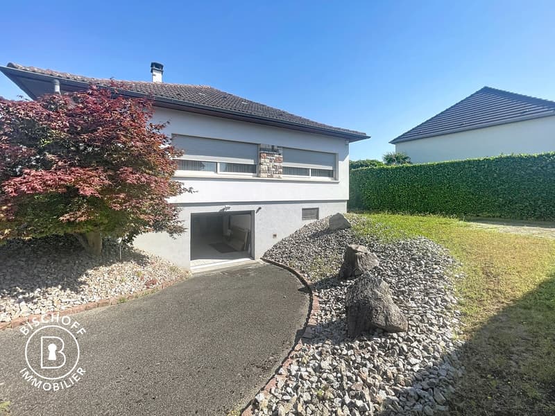 Schönes ebenerdiges Haus mit voll unterkellertem Keller (22)