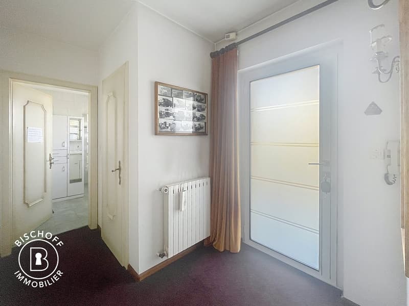 Schönes ebenerdiges Haus mit voll unterkellertem Keller (2)