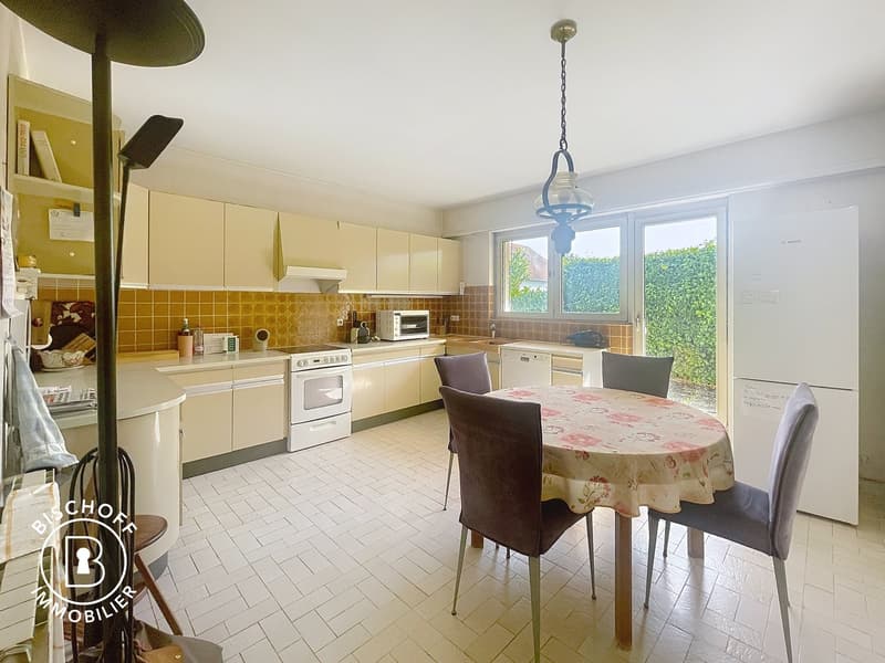 Schönes ebenerdiges Haus mit voll unterkellertem Keller (6)