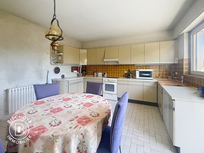 Schönes ebenerdiges Haus mit voll unterkellertem Keller (7)