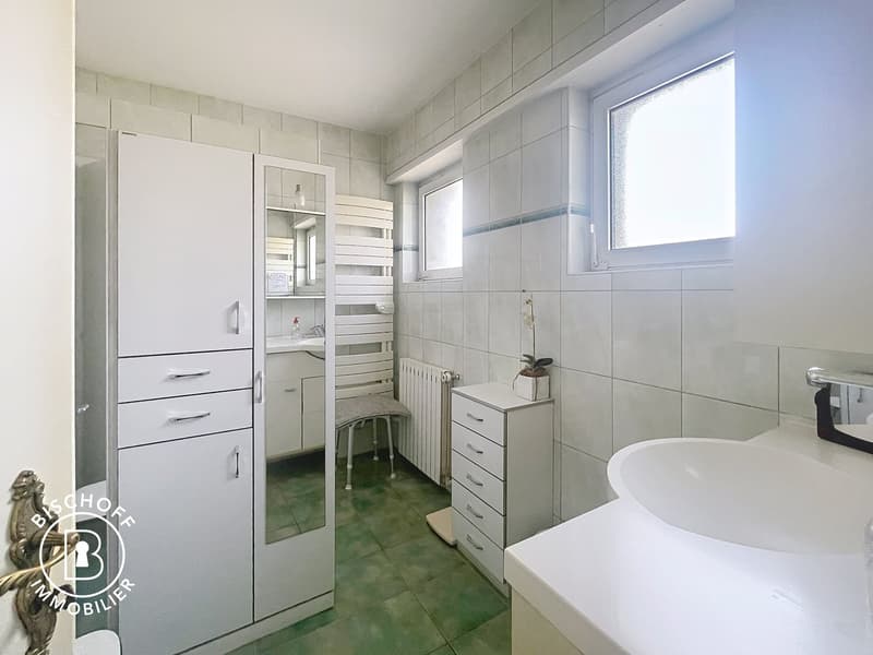 Schönes ebenerdiges Haus mit voll unterkellertem Keller (9)