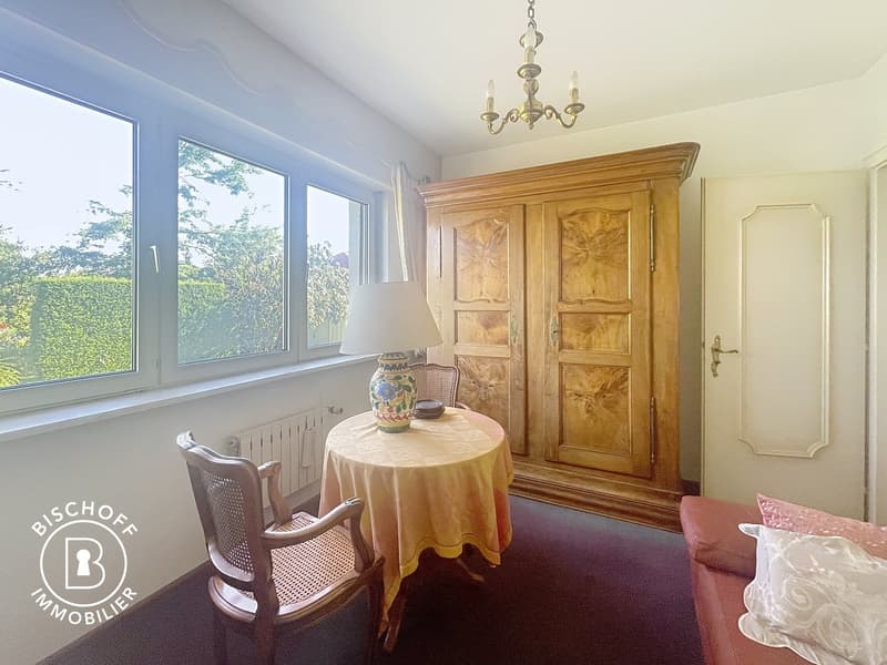 Schönes ebenerdiges Haus mit voll unterkellertem Keller (14)