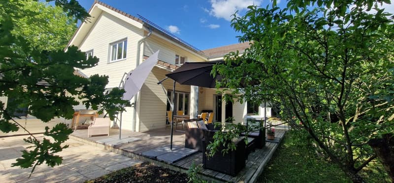 Belle propriété de 7 pces avec grands espaces de vie et superbe jardin (3)