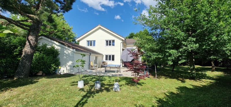 Belle propriété de 7 pces avec grands espaces de vie et superbe jardin (2)