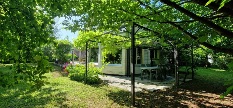 Belle propriété de 7 pces avec grands espaces de vie et superbe jardin (4)