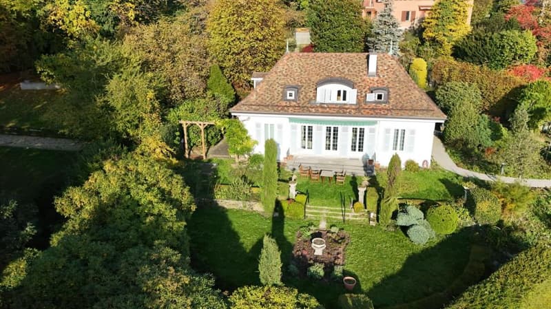 Magnifique emplacement avec maison de maître à rénover