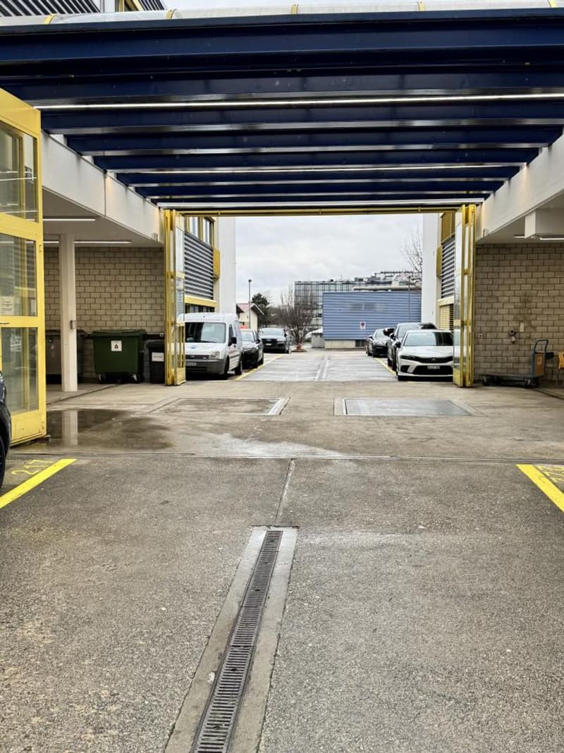 Vos ateliers industriels ou stockage - Dépôt - de 40 m2 à 230 m2 au prix de 210 CHF le m2/an (3)