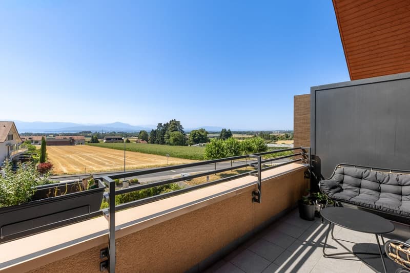 Élégance et confort pour cette attique en duplex avec vue sur le lac et les Alpes (12)